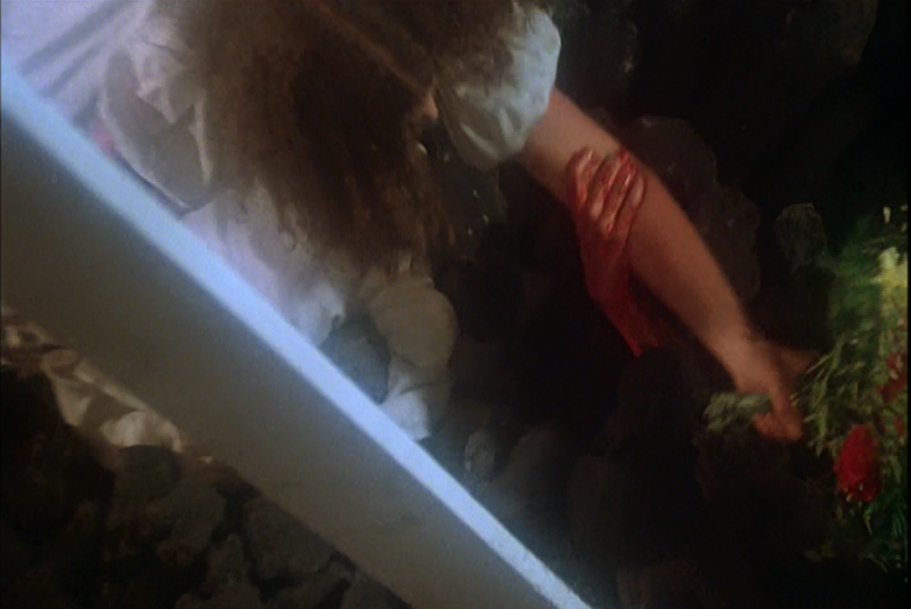 3. Carrie, ending, hand2